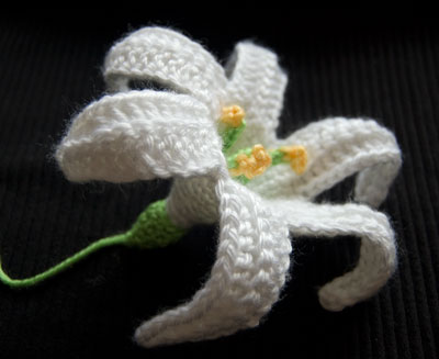 цветы крючком схема вязаной лилии