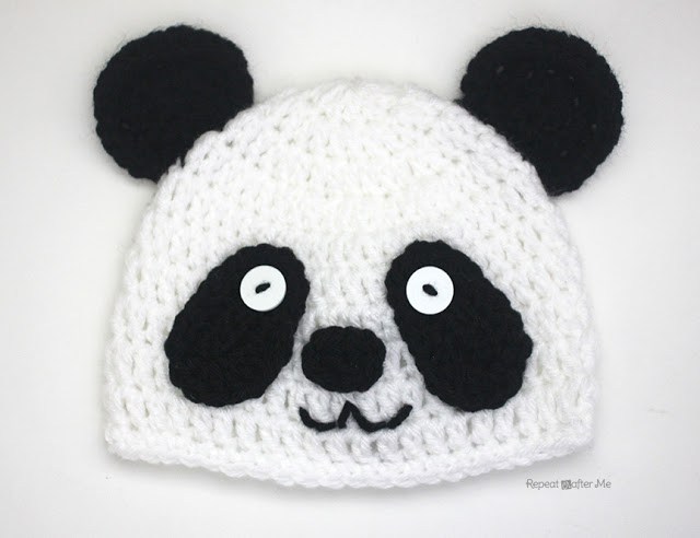 Объемная махровая шапка-панда с двигающимися ушками