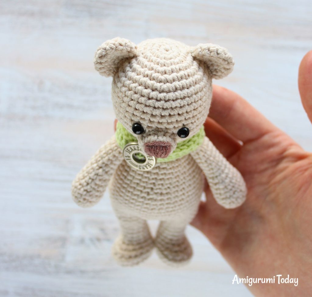 Медвежонок-обнимашка - схема игрушки амигуруми крючком