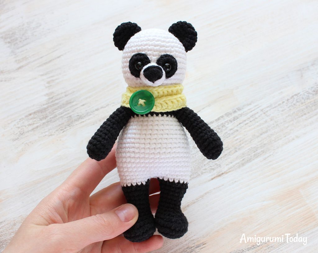 Панда-обнимашка - схема вязания игрушки крючком